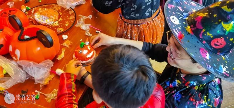 Trick or Treat 黎岸创艺之万圣节精彩回顾 美博艺术中心 万圣节 黎岸 小孩 鬼怪 逐家 糖果 群众 之中 人类 Halloween 崇真艺客